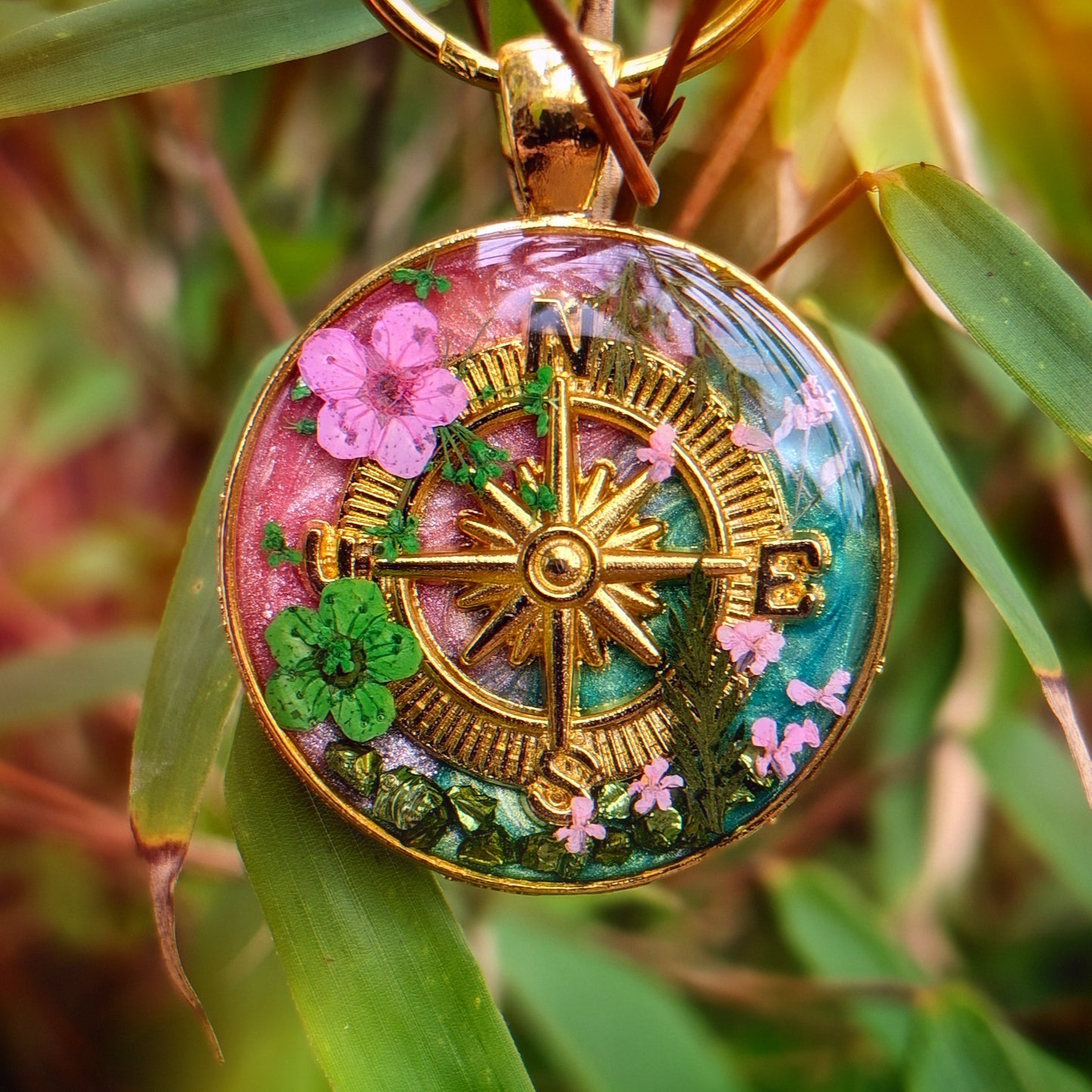 Wander Quest Foliage Compass Tag