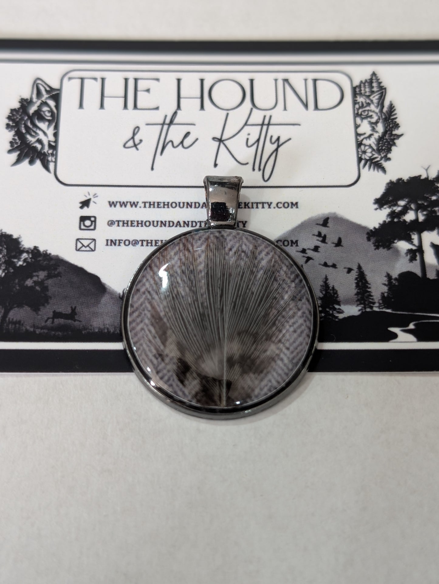 25mm Herringbone and feather anthracite bezel