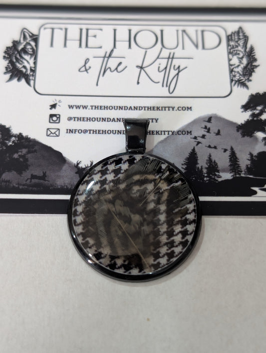 25mm Houndtooth and feathers black bezel